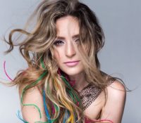 Cantautora ecuatoriana Mirella Cesa promociona en México «La corriente»